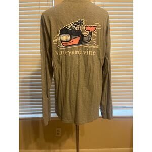 Vineyard Vines winter whale long sleeve t-shirt! Size M